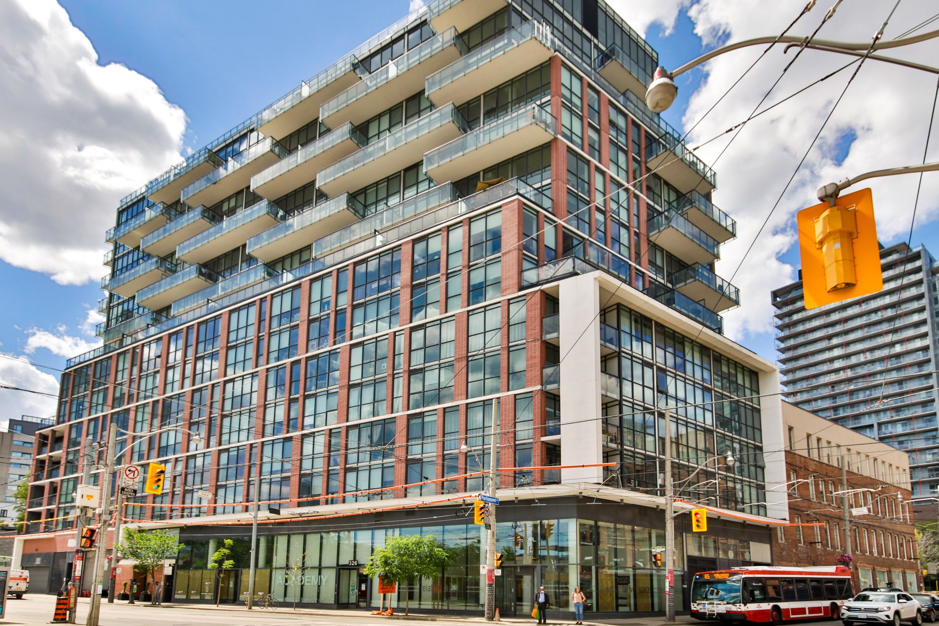 318 King St E 1202