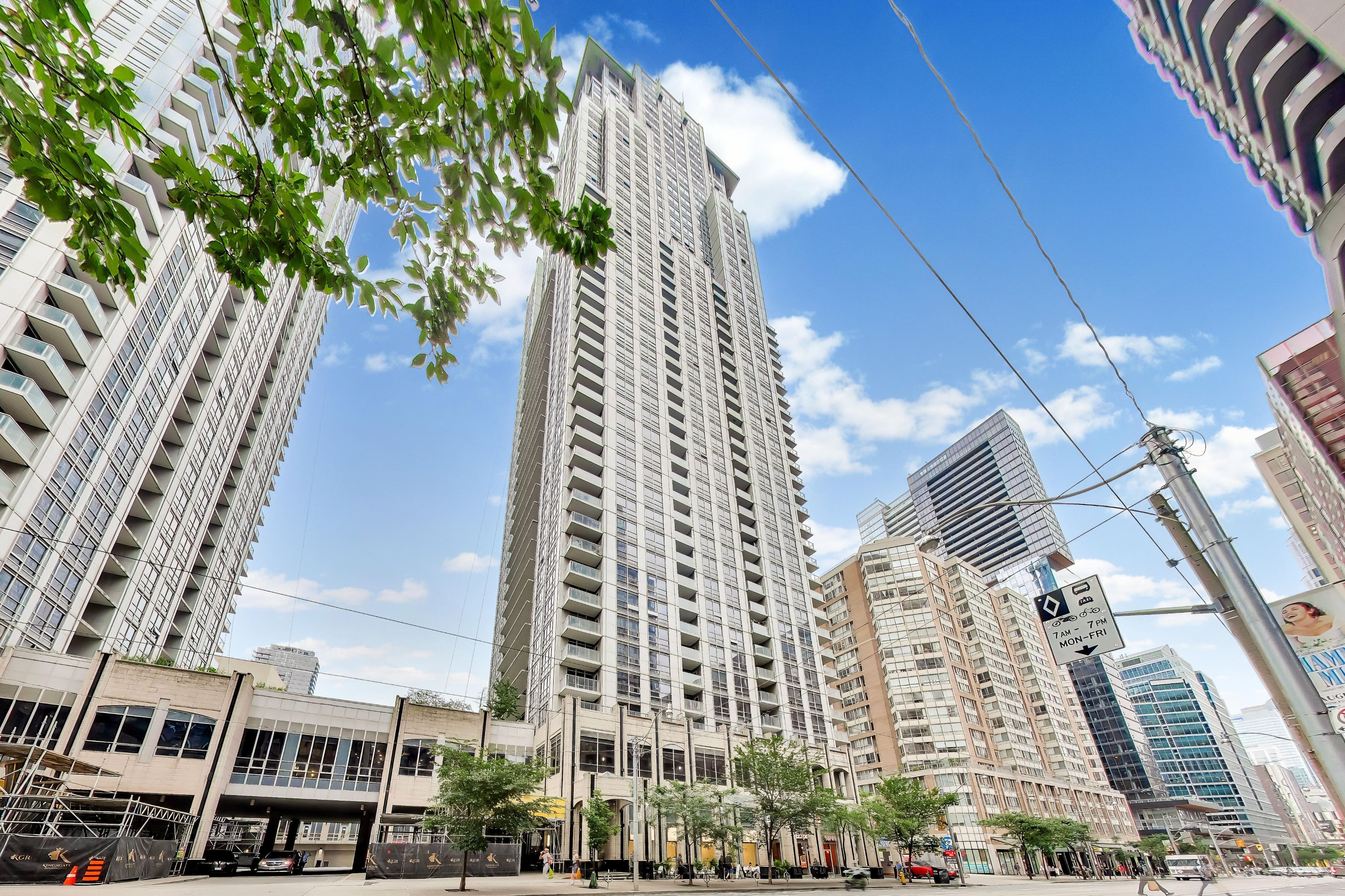 761 Bay Street 313, Toronto, ON M5G 2R2