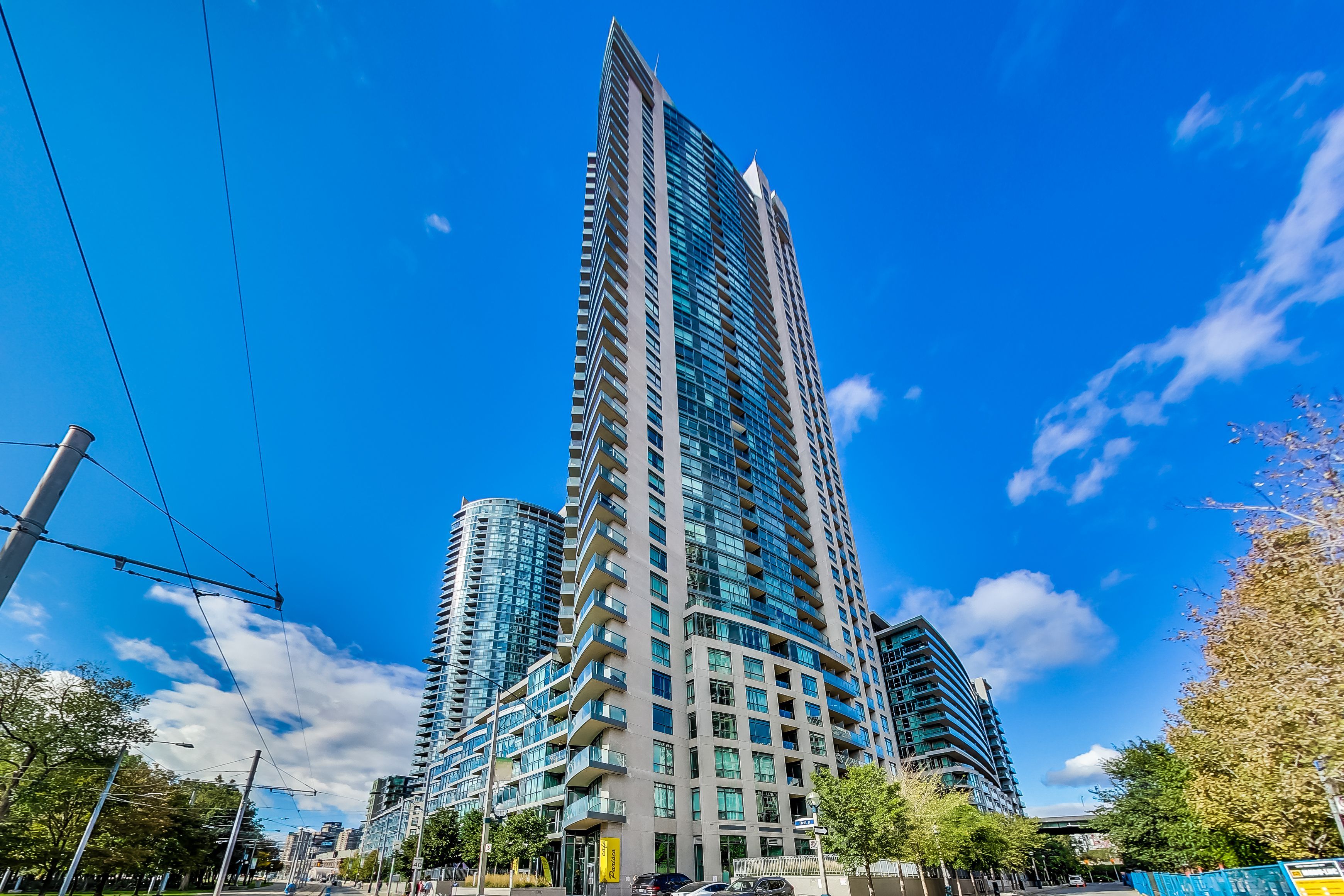 215 Fort York Boulevard 2006, Toronto, ON M5V 4A2