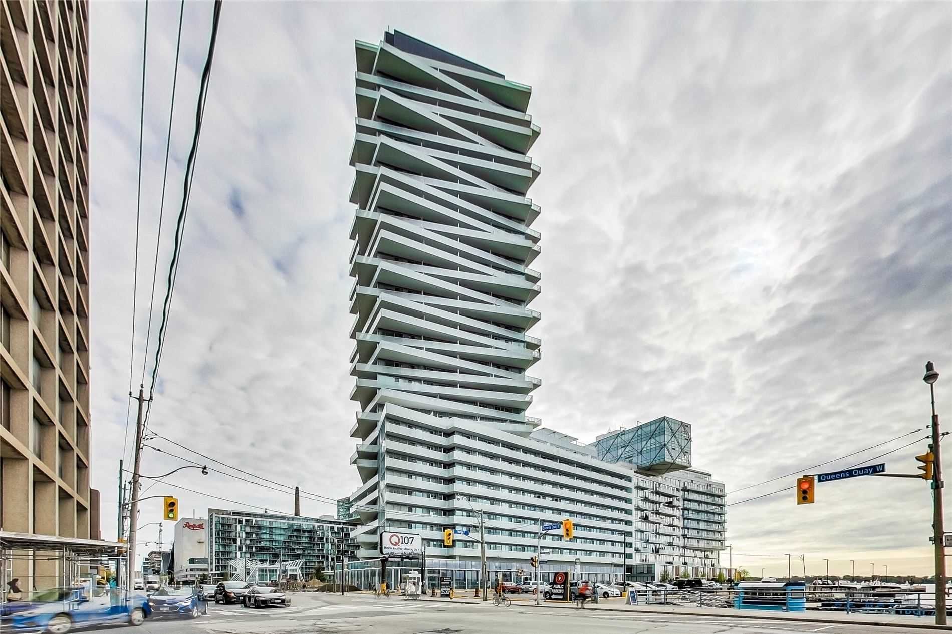 15 Queens Quay E 2202