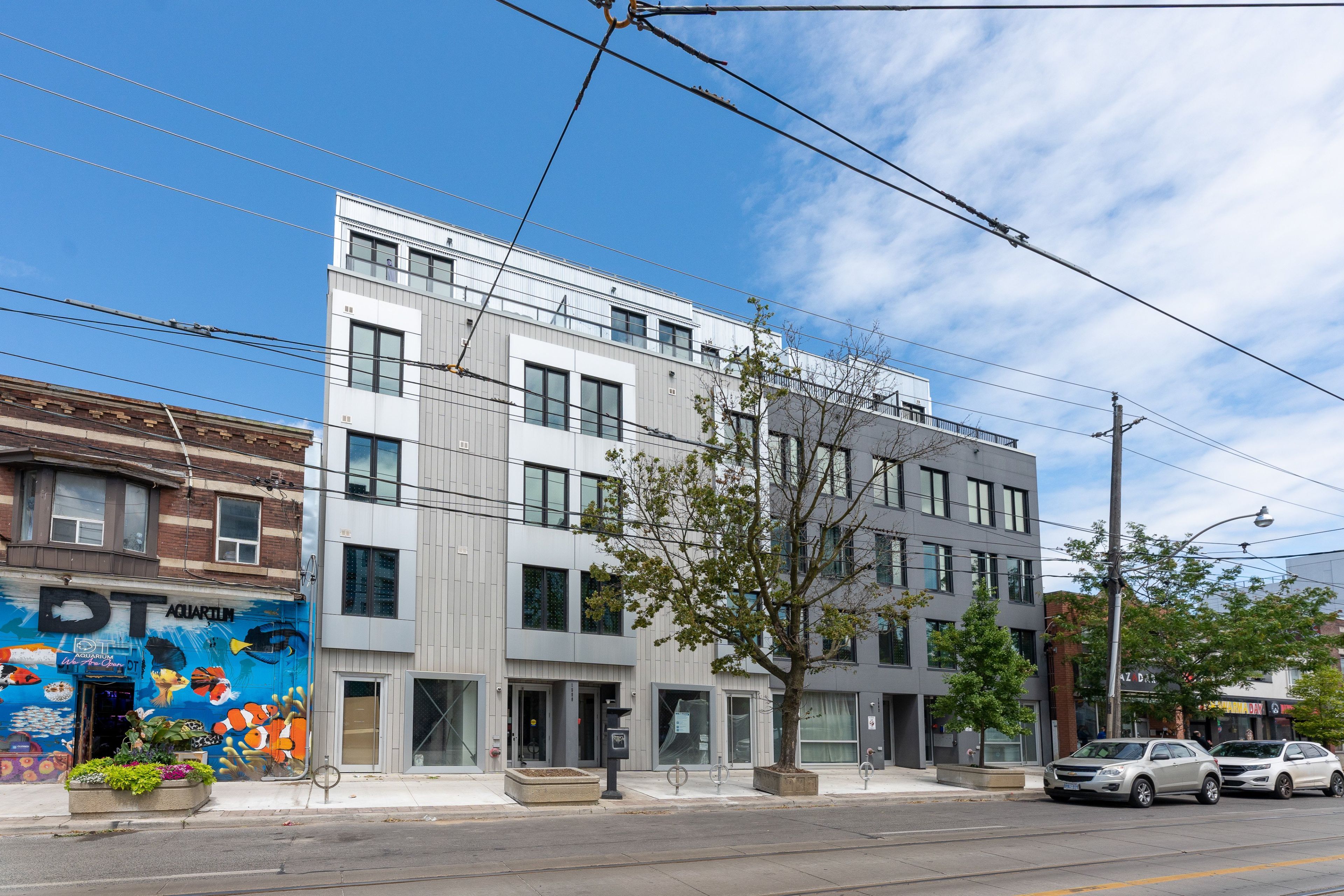 1598 Queen St E 401