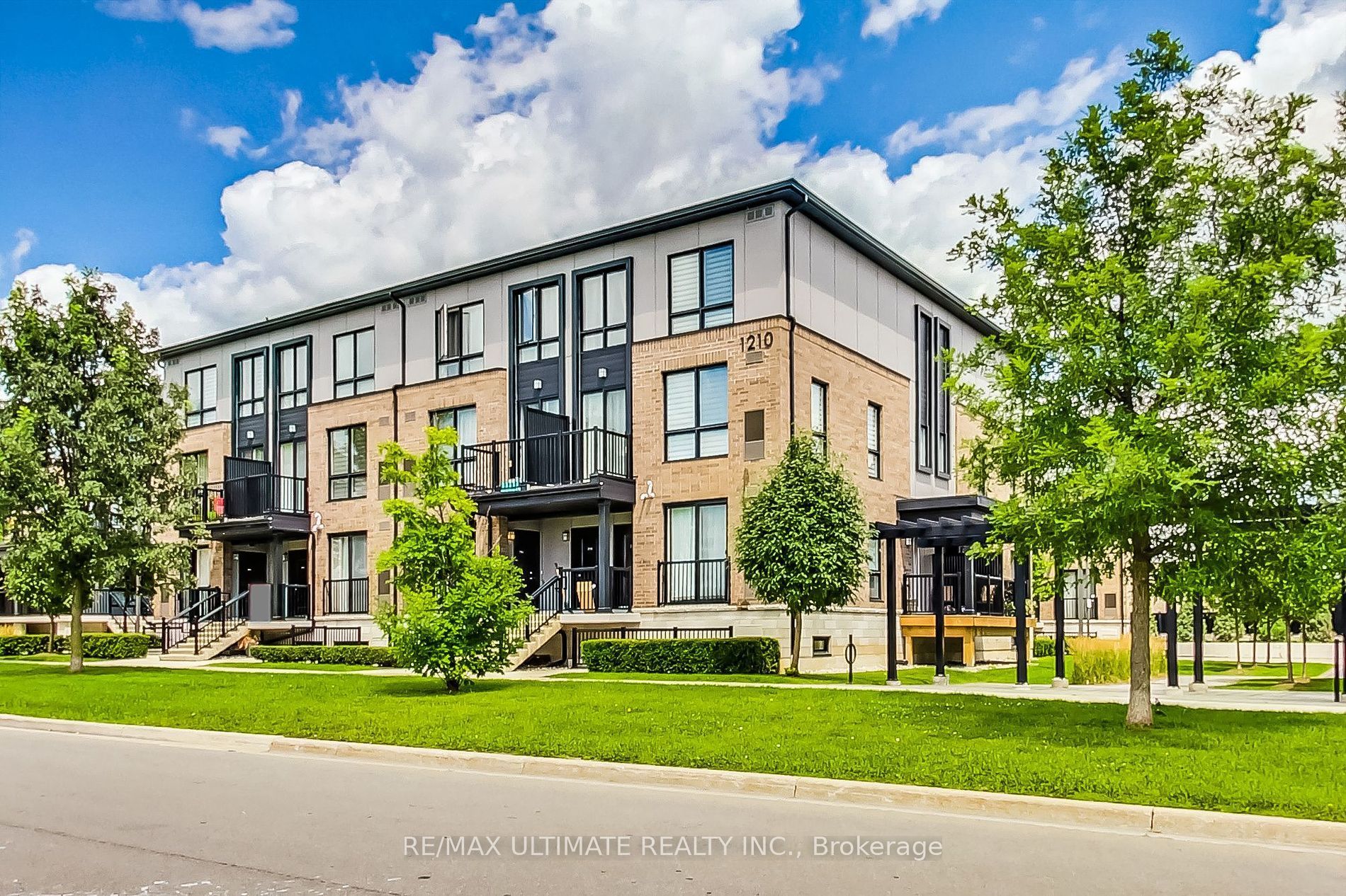 1210 Main St E 102