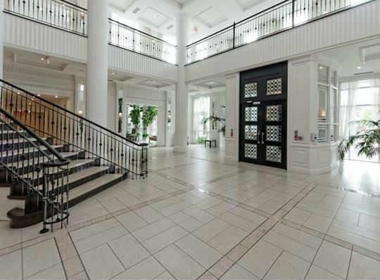15 Greenview Ave 1114