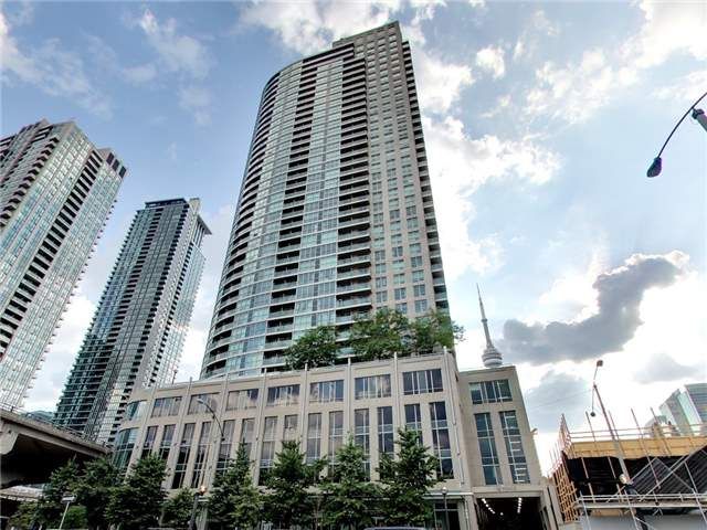 18 Yonge St 812