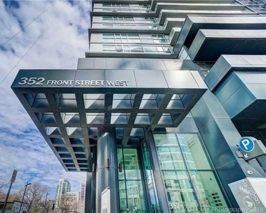 352 Front St W 721