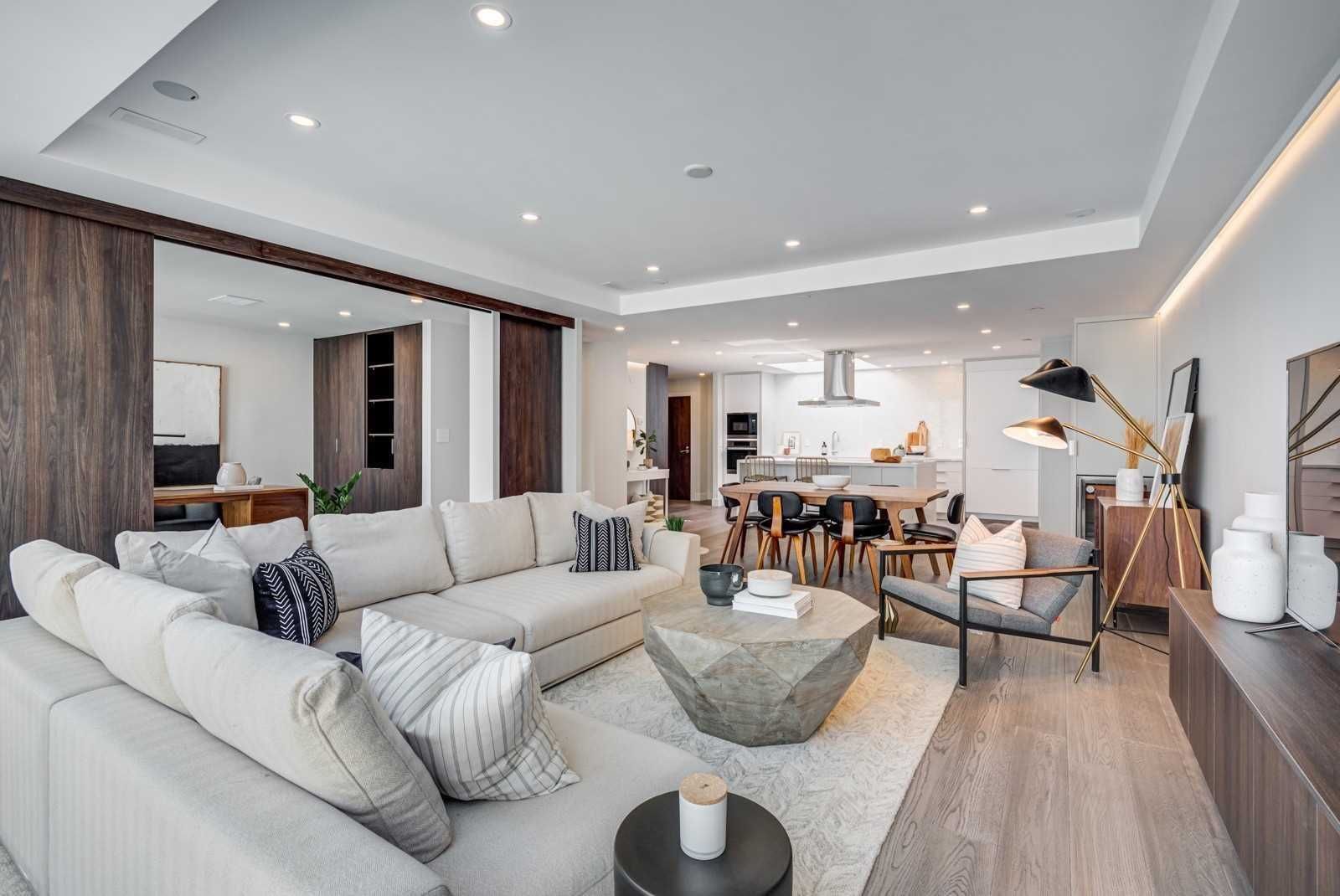 211 Queens Quay W 1217