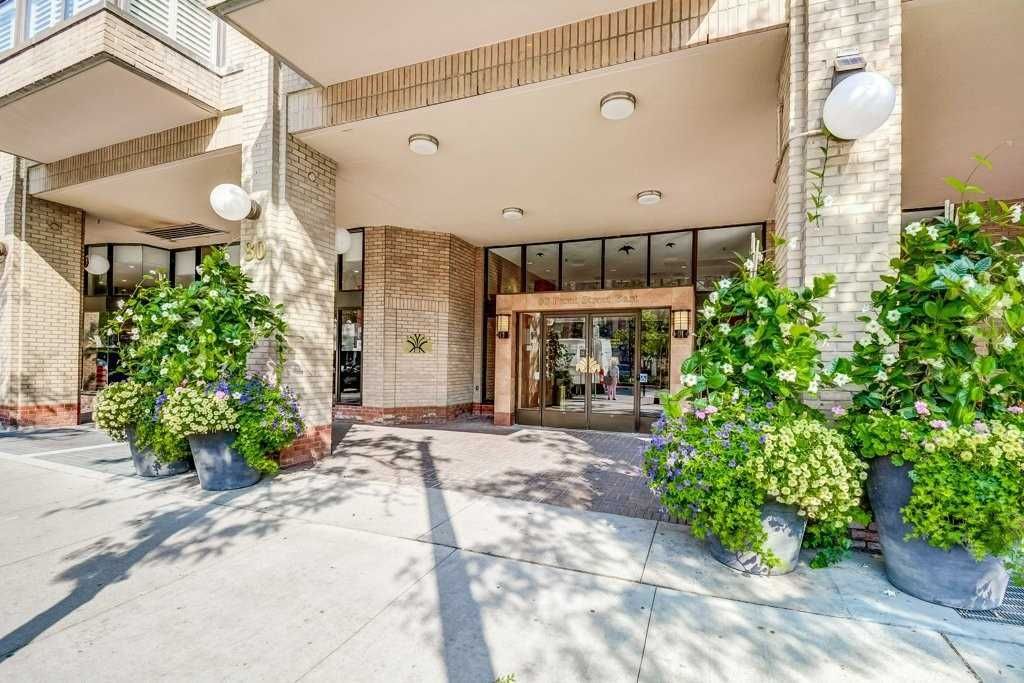 80 Front St E #423