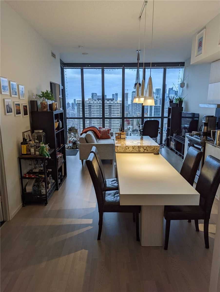 101 Charles St E 2203