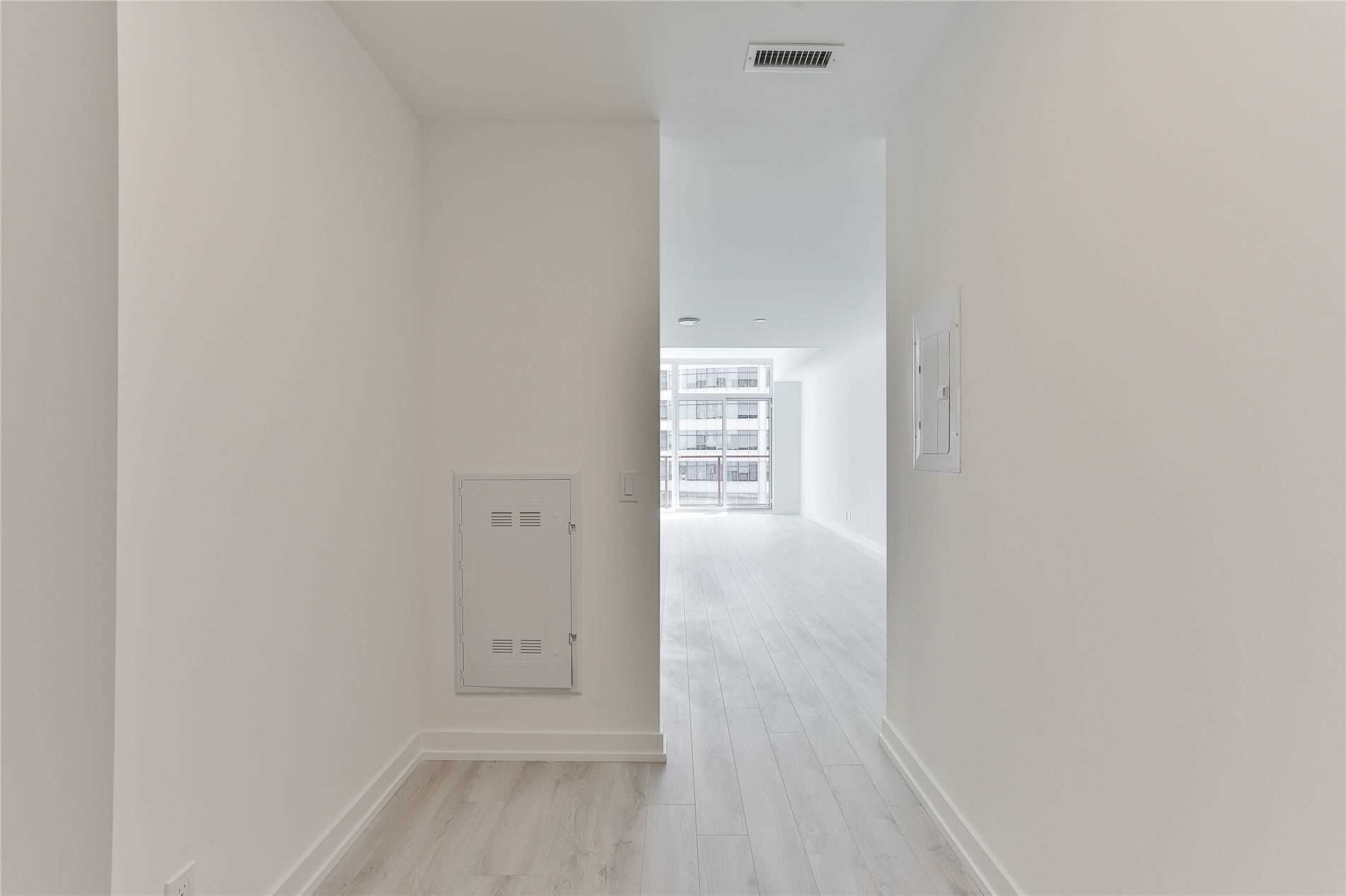 33 Helendale Ave 411