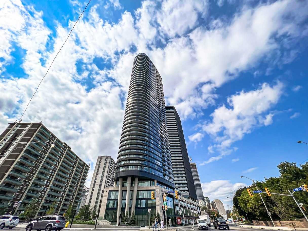 585 Bloor St E 3417