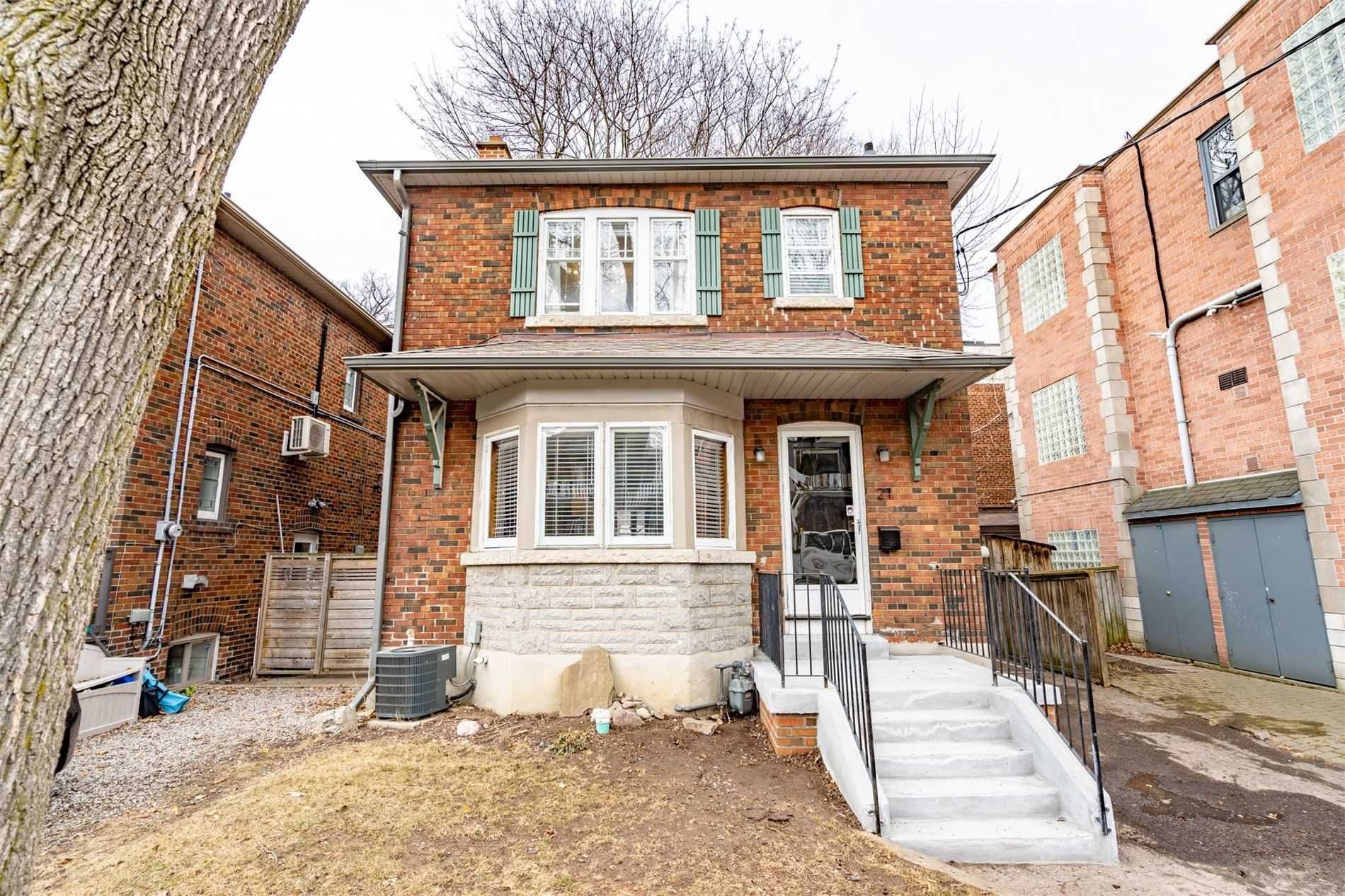 21 Glen Manor Dr