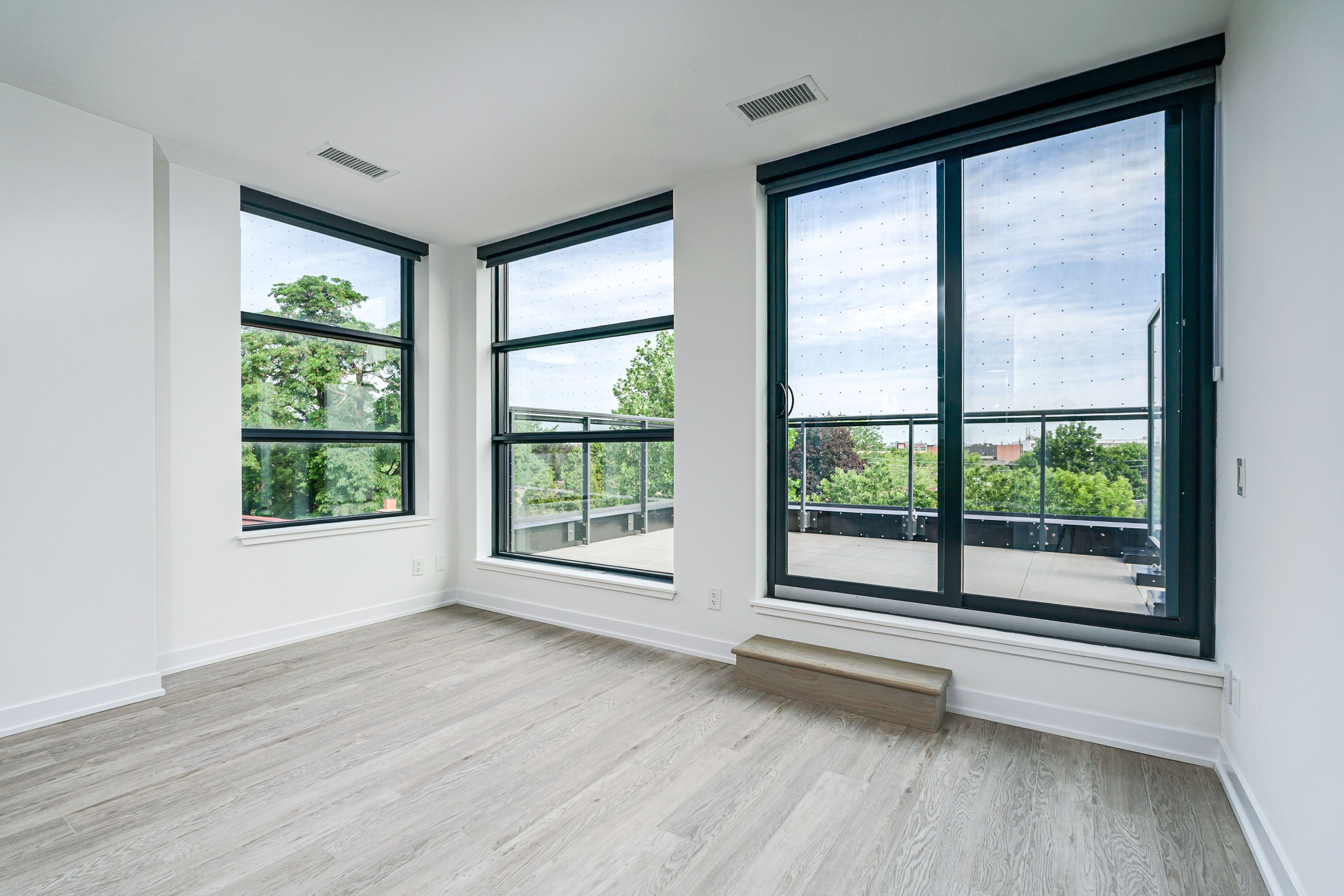 2946 Dundas Street W 408, Toronto, ON M6P 1Y8 — photograph 7